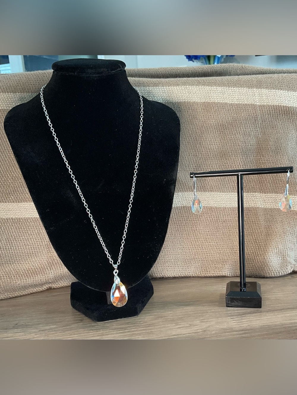 NWT Aurora Borealis Iridescent Crystal Teardrop Necklace & Earring Set
